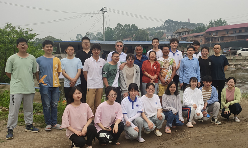 学院领导检查生产实习 谭觅摄_副本.jpg