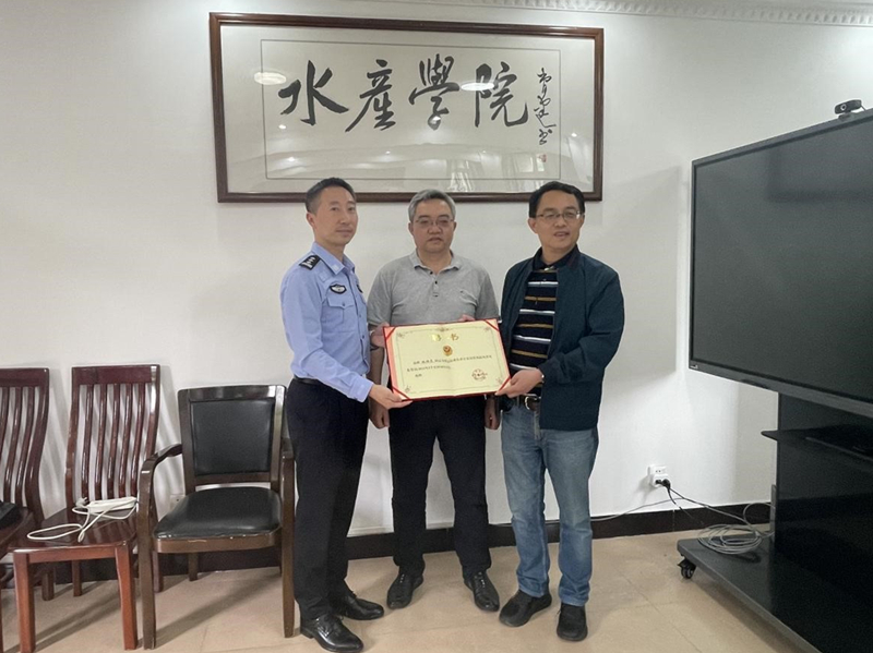 颁发聘用证书.jpg